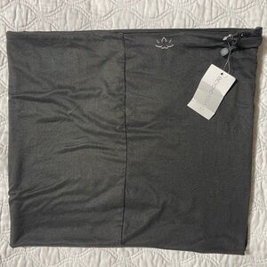 Beyond Yoga Pocket Infinity Scarf in Black NWT